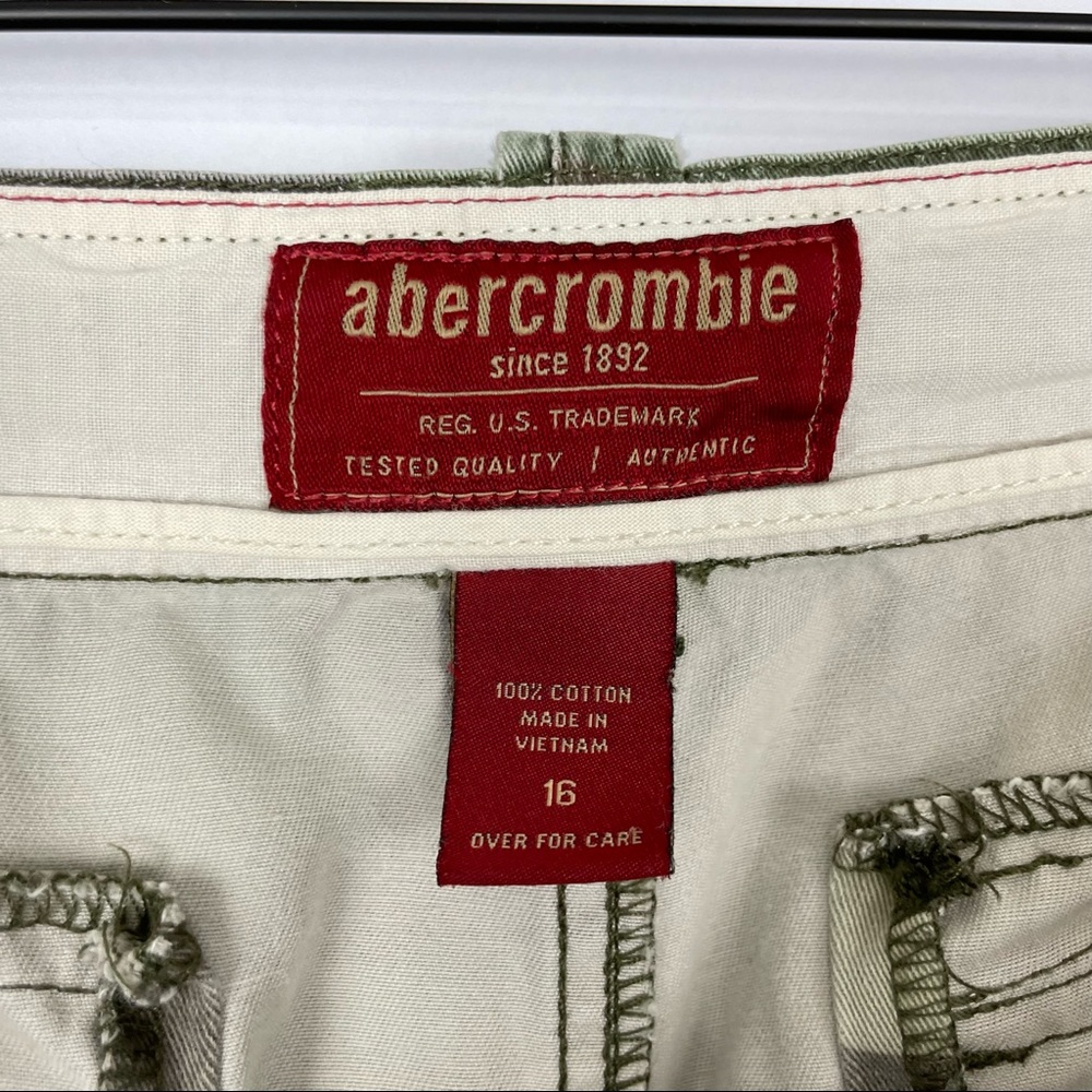 Abercrombie & Fitch Kids Green Camo Cargo Shorts - Picture 10 of 12